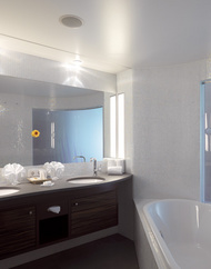 Fertigbad für Hotel mit Doppelwaschtisch, Dusche, WC, Eckbadewanne und Fenster ins Zimmer